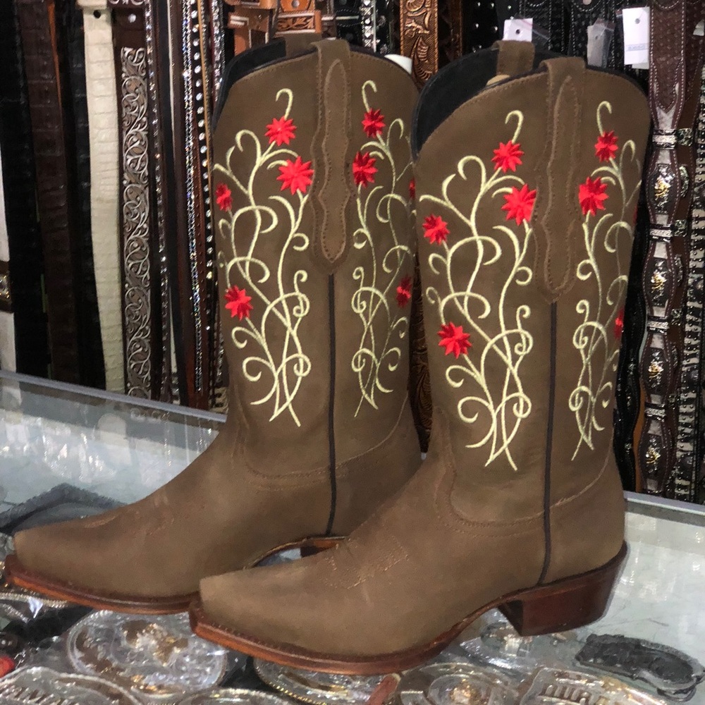 Women cowgirl boots